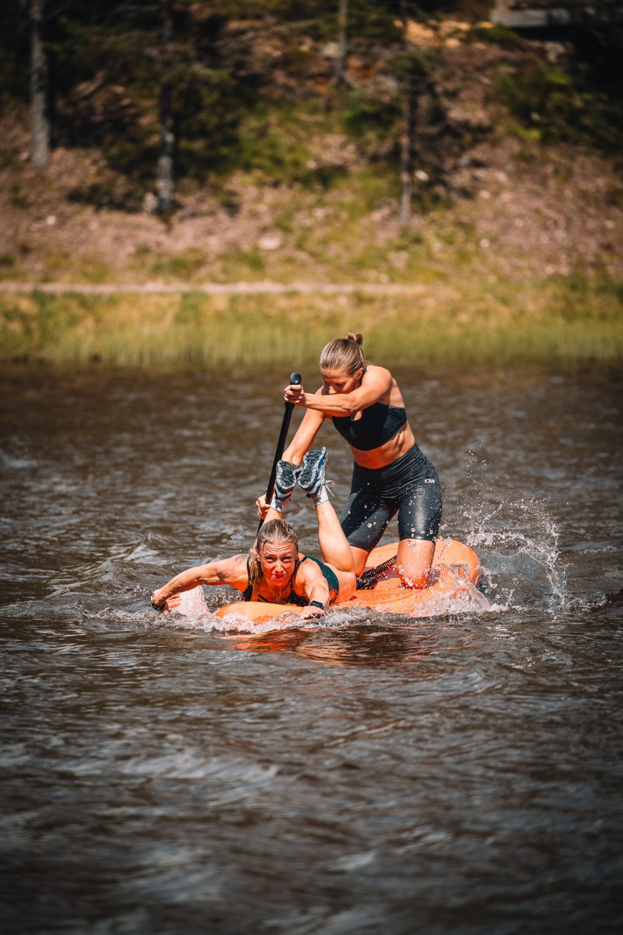 Paddling på sjön under iChallenge